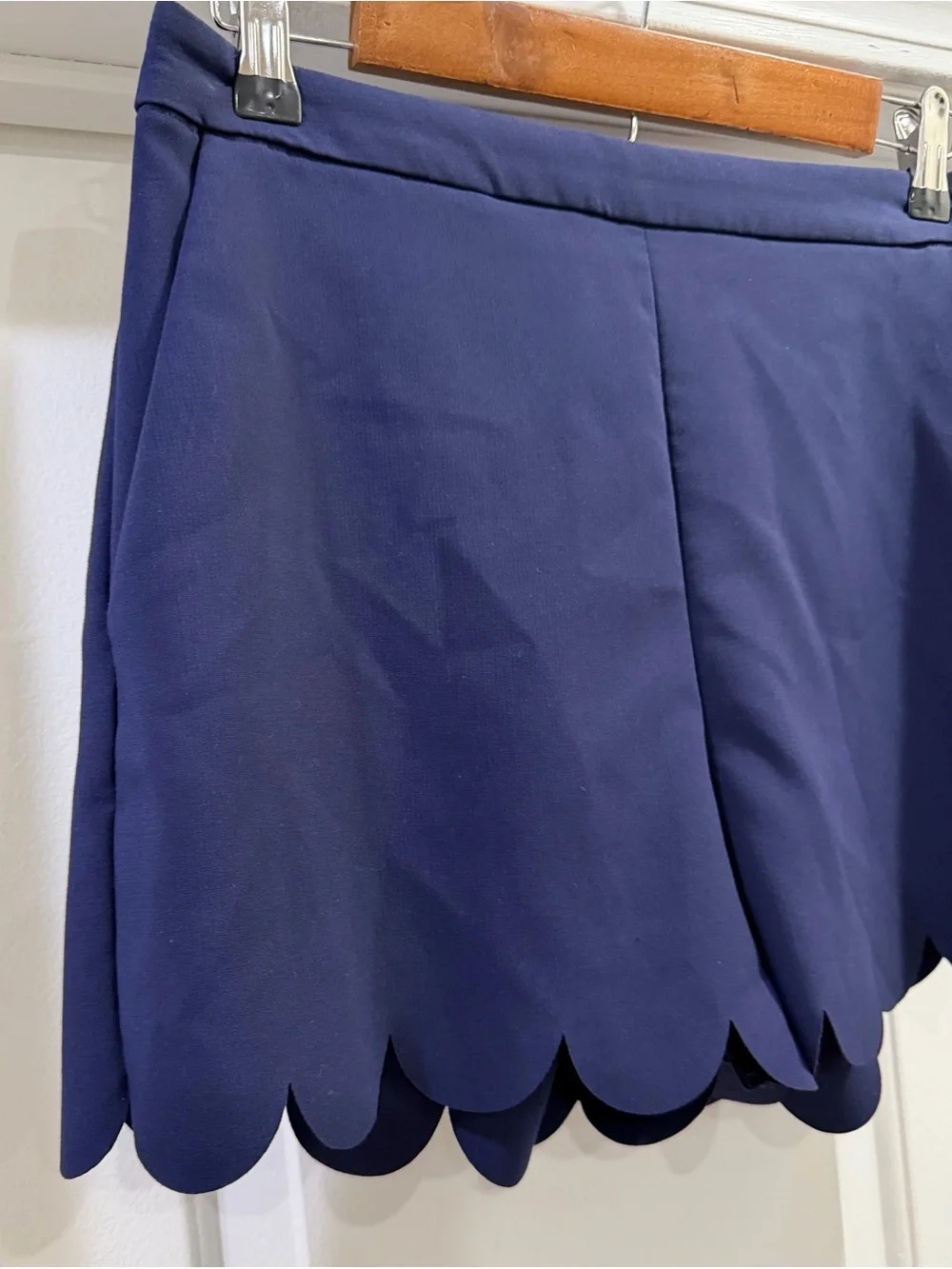 H&M Navy Scalloped Side Zip Shorts Size 8